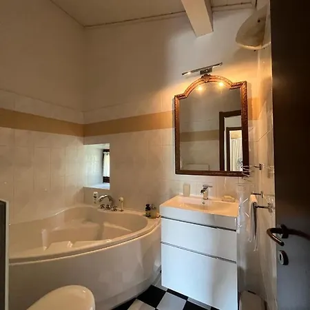 Orta Sulla Riva Del Holiday home