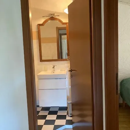 Orta Sulla Riva Del Holiday home *