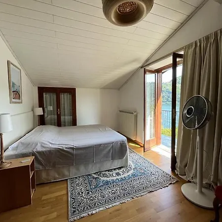 Orta Sulla Riva Del Holiday home *