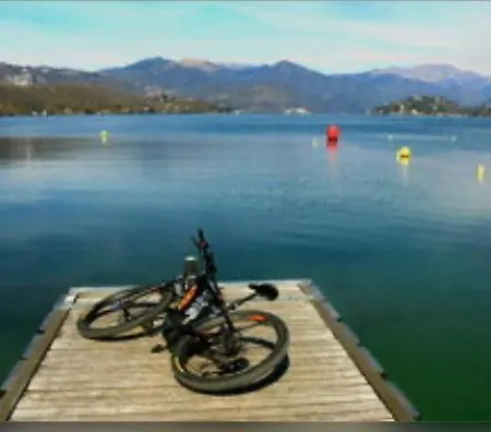 Orta Sulla Riva Del Holiday home *